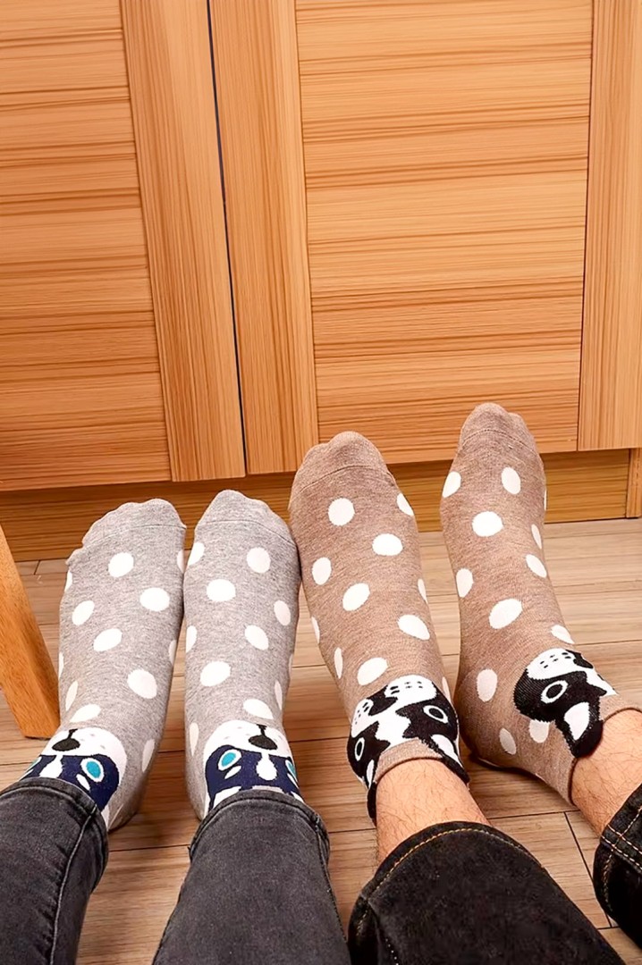 Dámske ponožky s bodkami a psím plemenom